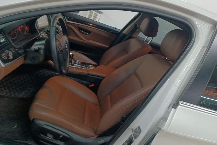 Used BMW 5 Series 2015 520i Elegant Edition
