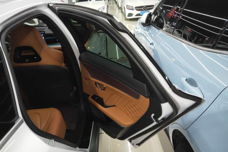 Used BYD Han 2022 EV Genesis Edition 715KM Front-Wheel-Drive Prestige Model
