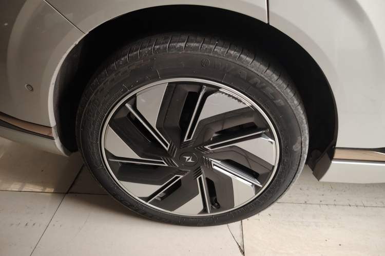 Used  eπ008 2024 210Max Range-Extended Version 6 Seats