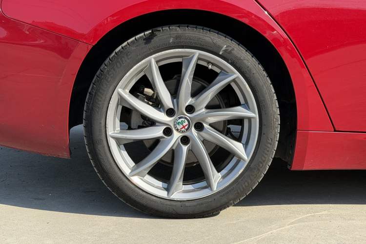 Used Alfa Romeo Giulia 2017 2.0T 200HP Luxury Edition
