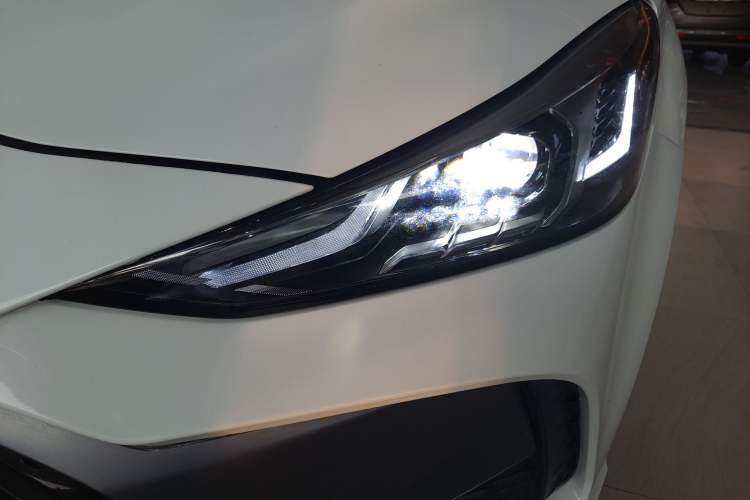 Used MG 5 2022 180 DVVT CVT Youth Luxury Edition
