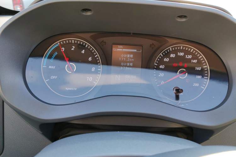 Used Wuling Yangguang 2024 300KM Comfort Version Passenger Van 75kW
