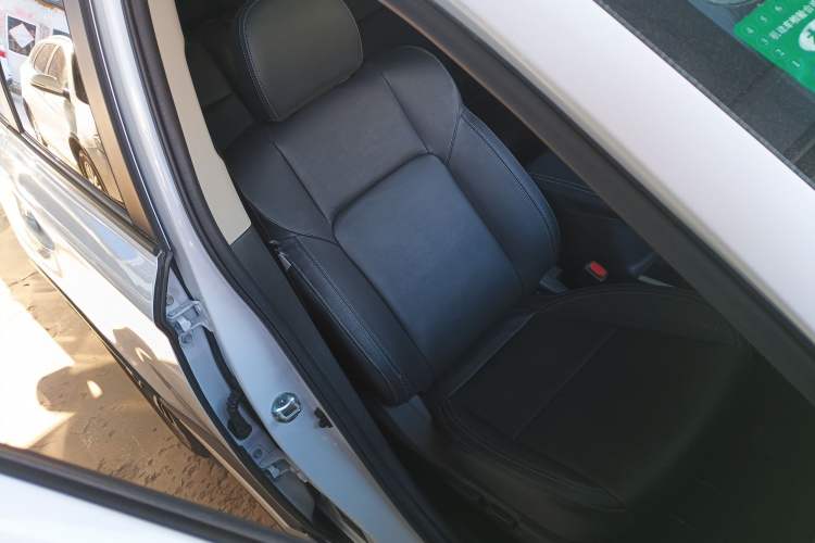 Used Mitsubishi Outlander 2019 2.0L Two-Wheel Drive Comfort Edition 5 Seats China VI Standard
