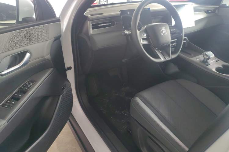 Used BYD Qin PLUS 2025 DM-i Smart Drive 55KM Leading Model
