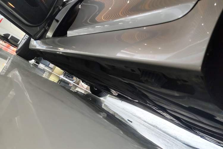 Used BMW 5 Series 2014 525Li Leading Model
