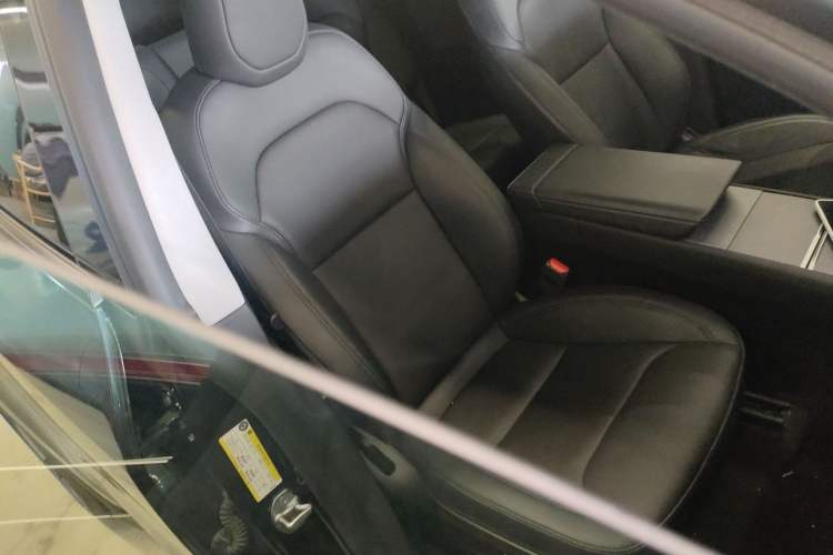 Used Tesla Model Y 2025 Long-Range All-Wheel-Drive Version