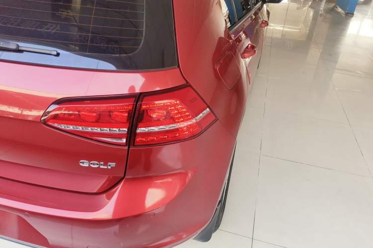 Used Volkswagen Golf 2016 1.6L Automatic Fashion Model
