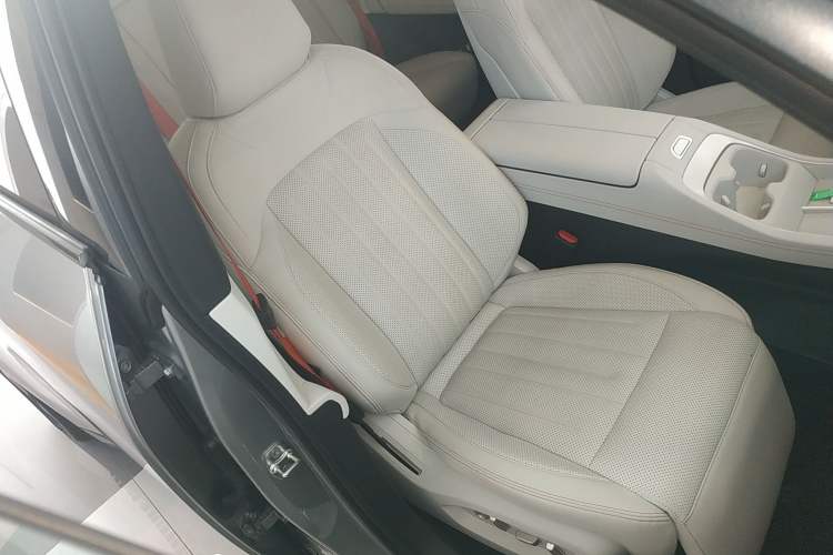 Used ONVO L60 2024 60 kWh Rear-Drive Version