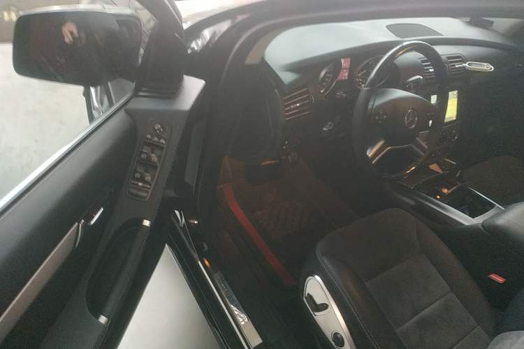 Used Mercedes-Benz R-Class 2014 R 320 4MATIC Business Model