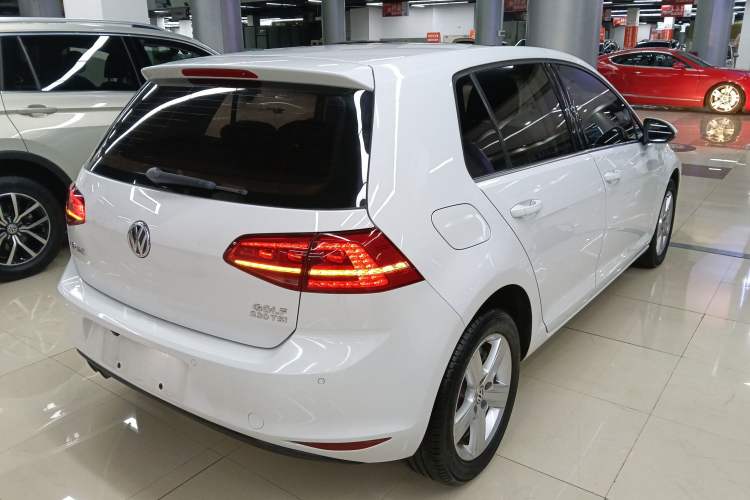 Used Volkswagen Golf 2016 230TSI Automatic Comfort Version
