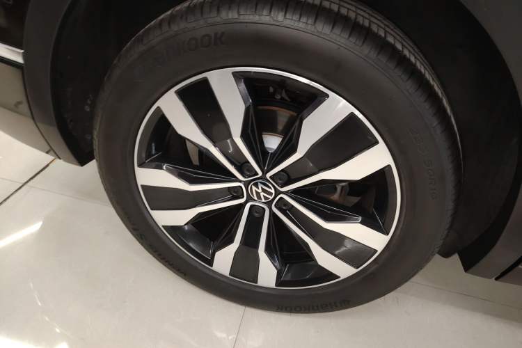 Used Volkswagen Tiguan L 2023 330TSI Automatic Two-Wheel Drive R-Line Enjoyment Edition