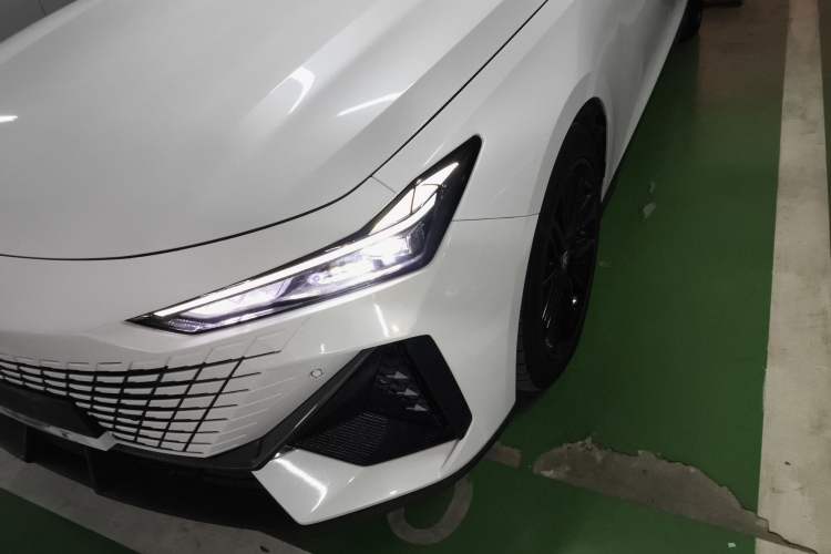 Used Changan UNI-V 2022 1.5T Prestige Version