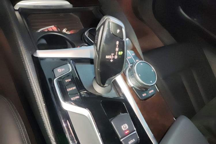 Used BMW 5 Series 2018 525Li Luxury Package
