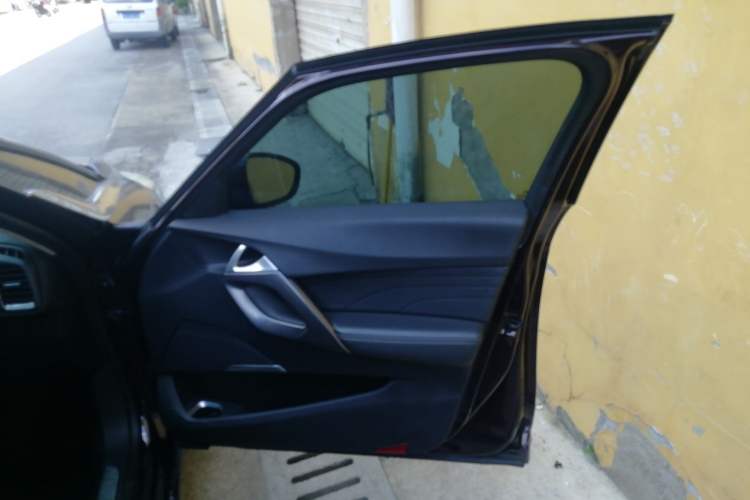 Used  5 2014 1.6T Elegant Version THP160
