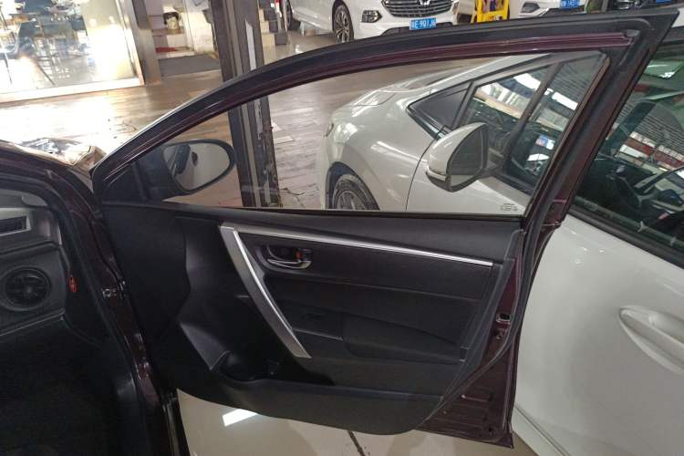 Used Toyota Levin 2017 Revised Dual-Engine 1.8H GS E-CVT Elite Sunroof Version China V Standard
