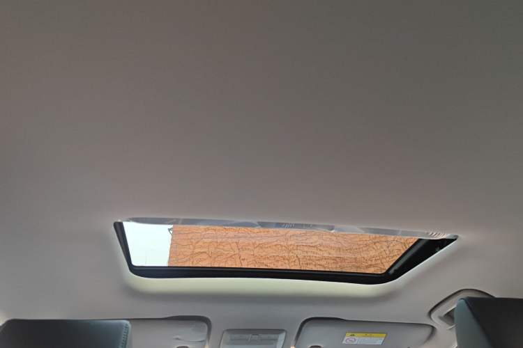 Used Wuling Asta 2022 2.0L DHT Electric-Speed Version
