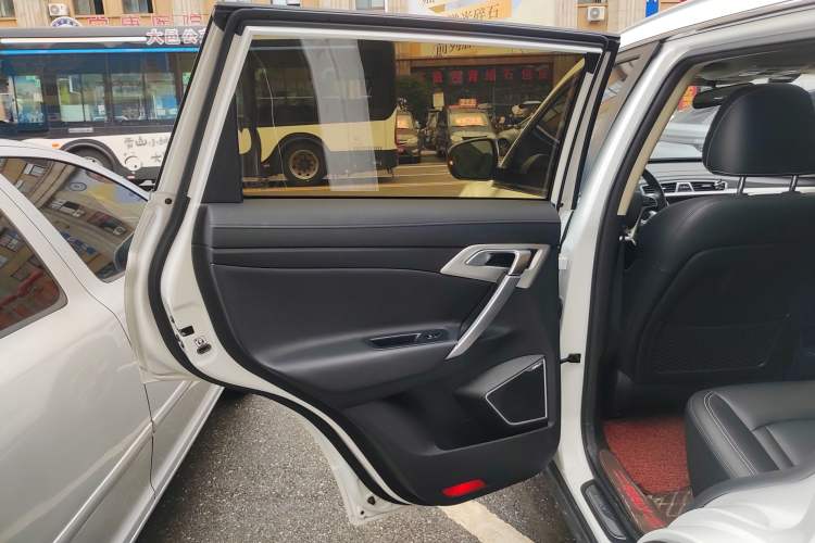 Used Geely Auto Emgrand X7 Sport 2018 1.8TD Automatic Two-Wheel Drive Smart Connect 4G Internet Edition
