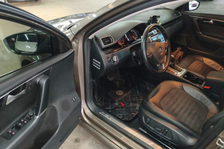 Used Volkswagen Magotan 2015 Facelift 1.8TSI Luxury Model
