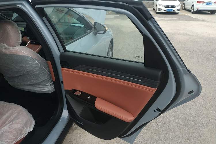 Used  L6 2025 EM-i 60km Launch Edition
