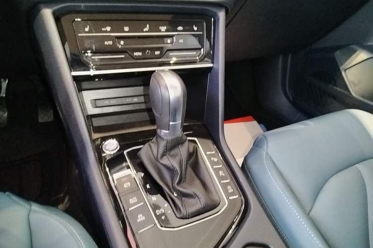 Used Volkswagen Tharu 2024 300TSI Two-Wheel-Drive Moon Luxury Edition
