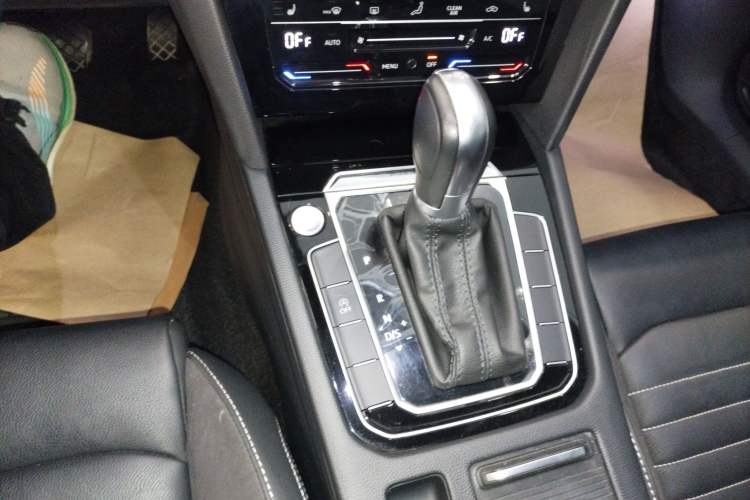 Used Volkswagen Magotan 2020 330TSI DSG Leading Model
