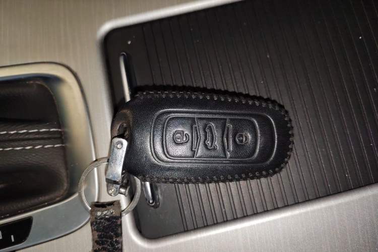 Used Geely Auto Emgrand X7 Sport 2018 1.8TD Automatic Two-Wheel Drive Smart Connect 4G Internet Edition
