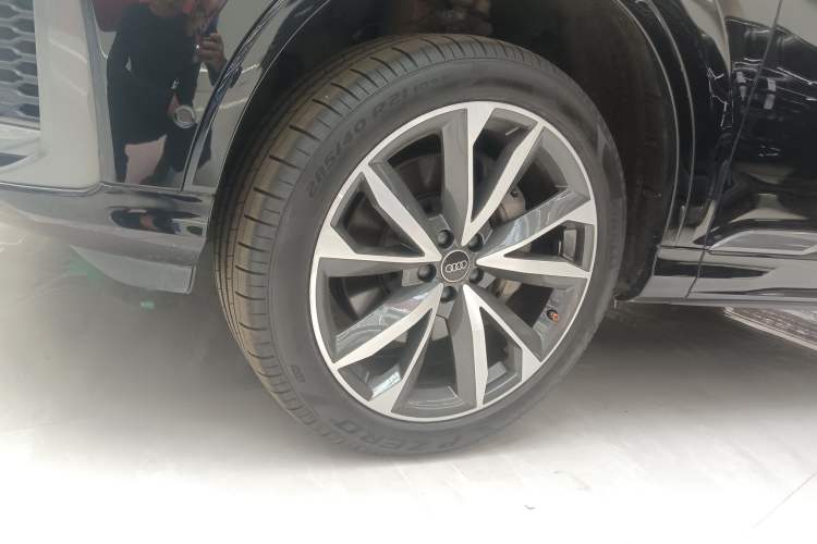 Used Audi Q7 2022 55 TFSI quattro S line Sport model
