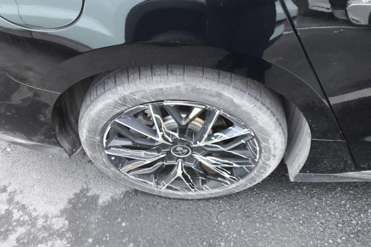 Used BYD Han 2024 EV Glory Edition 610 km All-Wheel Drive "Tian Shen Zhi Jia" Intelligent Driving Model
