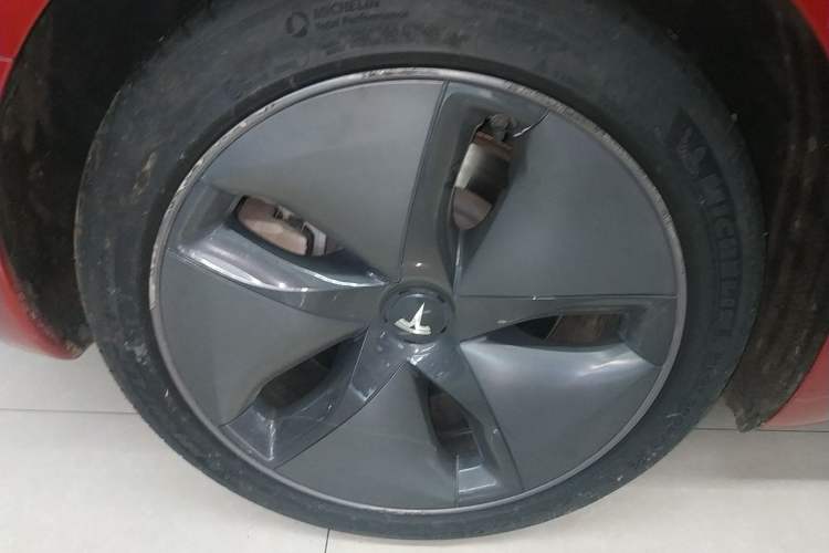 Used Tesla Model 3 2019 Long-Range All-Wheel-Drive Version
