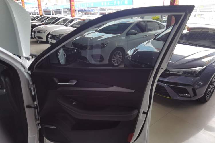 Used Soueast DX8S 2022 1.5T DCT Long-Range Version 7 Seats
