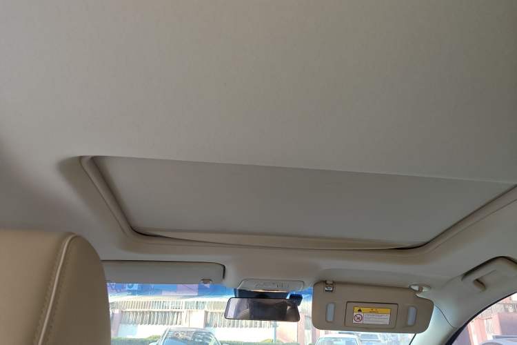 Used Buick GL8 2023 Land Executive Class 652T Luxury Model
