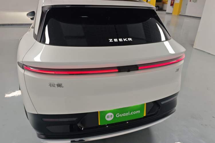 Used Zeekr 7X 2025 100 kWh Long-Range Rear-Wheel Drive with Intelligent Driving Features
