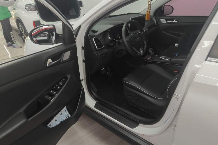 Used Hyundai Tucson 2019 280TGDi Dual-Clutch Two-Wheel Drive Smart Connect Version China VI
