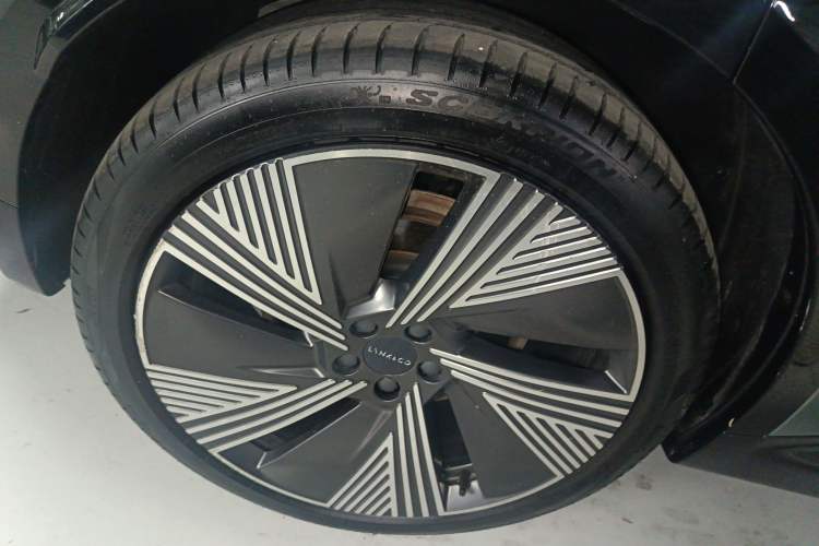 Used Lynk & Co 08 EM-P 2023 220km All-Wheel-Drive Performance Halo
