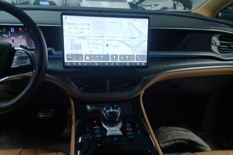 Used Denza D9 2025 DM-i Smart Drive 1020 Four-Wheel Drive Deluxe Model
