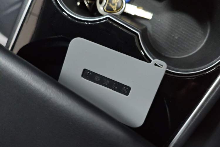 Used Tesla Model 3 2019 Long-Range Rear-Wheel-Drive Version
