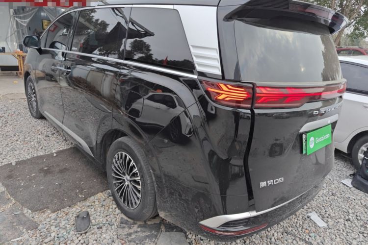 Used Denza D9 2022 DM-i 1040 Prestige Model
