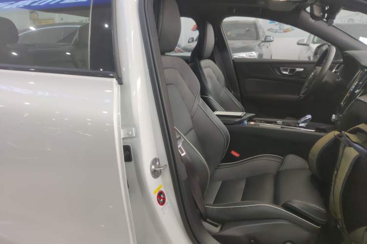 Used Volvo S60 2025 B5 Zhiya Sport Edition
