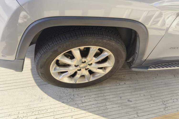 Used  Cherokee 2014 2.4L Luxury Edition
