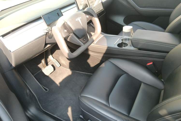 Used Tesla Model Y 2022 Rear-Wheel-Drive Version
