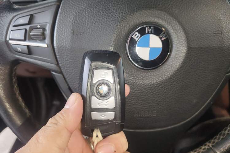 Used BMW 5 Series 2014 525Li Leading Model
