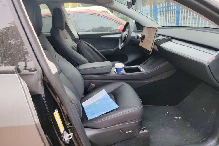 Used Tesla Model Y 2023 Long-Range All-Wheel-Drive Version
