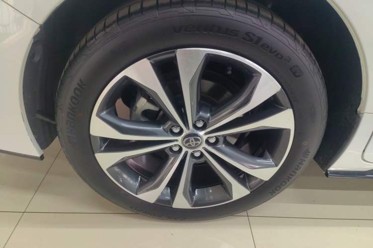 Used Toyota Granvia 2022 2.5L Hybrid Prestige Edition