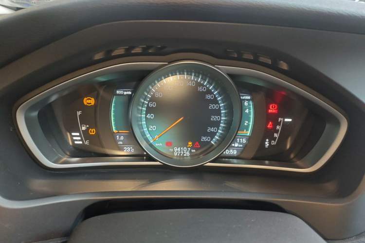 Used Volvo V40 2015 1.6T Zhiya Edition