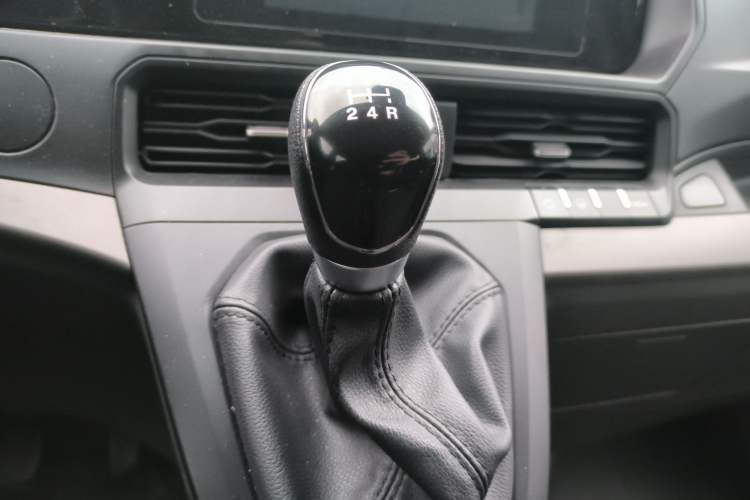 Used Ford Transit 2023 2.0T Gasoline Manual Multifunction Commercial Vehicle Short Wheelbase Low Roof 5/6 Seats