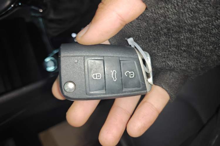 Used Volkswagen Tiguan L 2019 330TSI Automatic Two-Wheel Drive Smart Luxury Version China V Emission Standard
