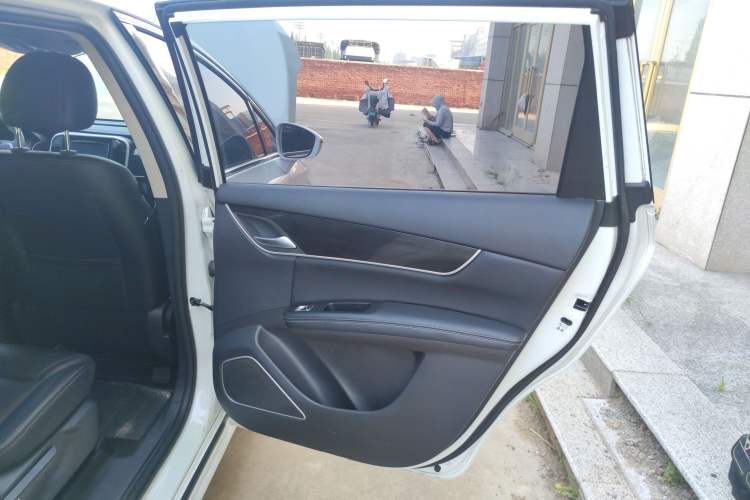 Used BYD Song MAX 2018 1.5T Manual Smart Connect Luxury 6-Seater
