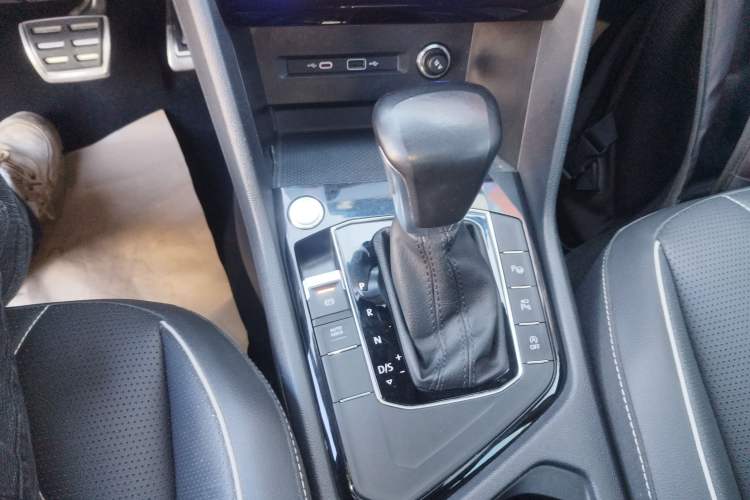 Used Volkswagen Tiguan L 2022 330TSI Automatic Two-Wheel Drive R-Line Enhanced Edition
