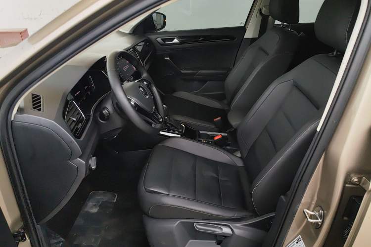 Used Volkswagen T-ROC 2021 280TSI DSG Two-Wheel Drive Comfort Connect Edition