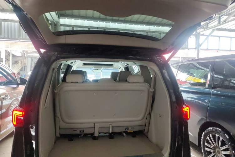 Used Buick GL8 2021 Land Cruiser Executive Class 652T Luxury Model
